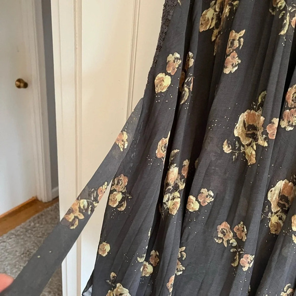 Free People Gray Floral Accordion
Dress With Lace Trim, size XS - Picture 13 of 15